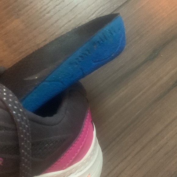 Sketchers size 6 arch support women’s shoes. - Picture 12 of 12